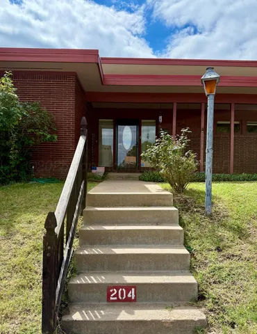 a view of entryway with a front door