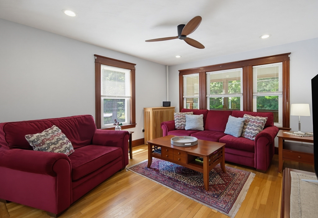 413 Goldthwaite Road Northbridge, MA 01588 - Photo 4 of 34