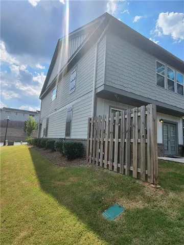 a view of a house with backyard and porch