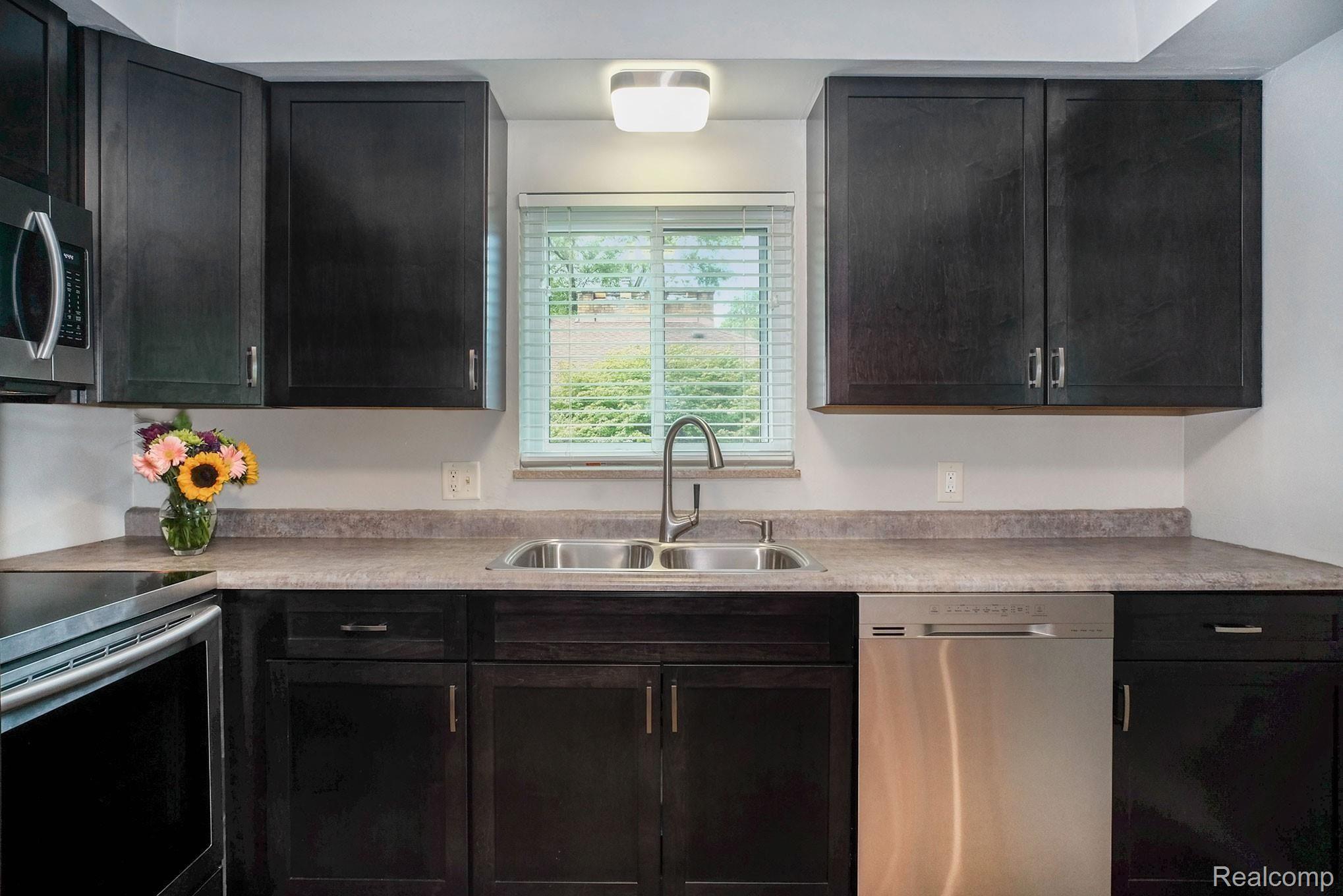 24200 Berg Road Southfield, MI 48033 - Photo 17 of 29 image 17.jpg
