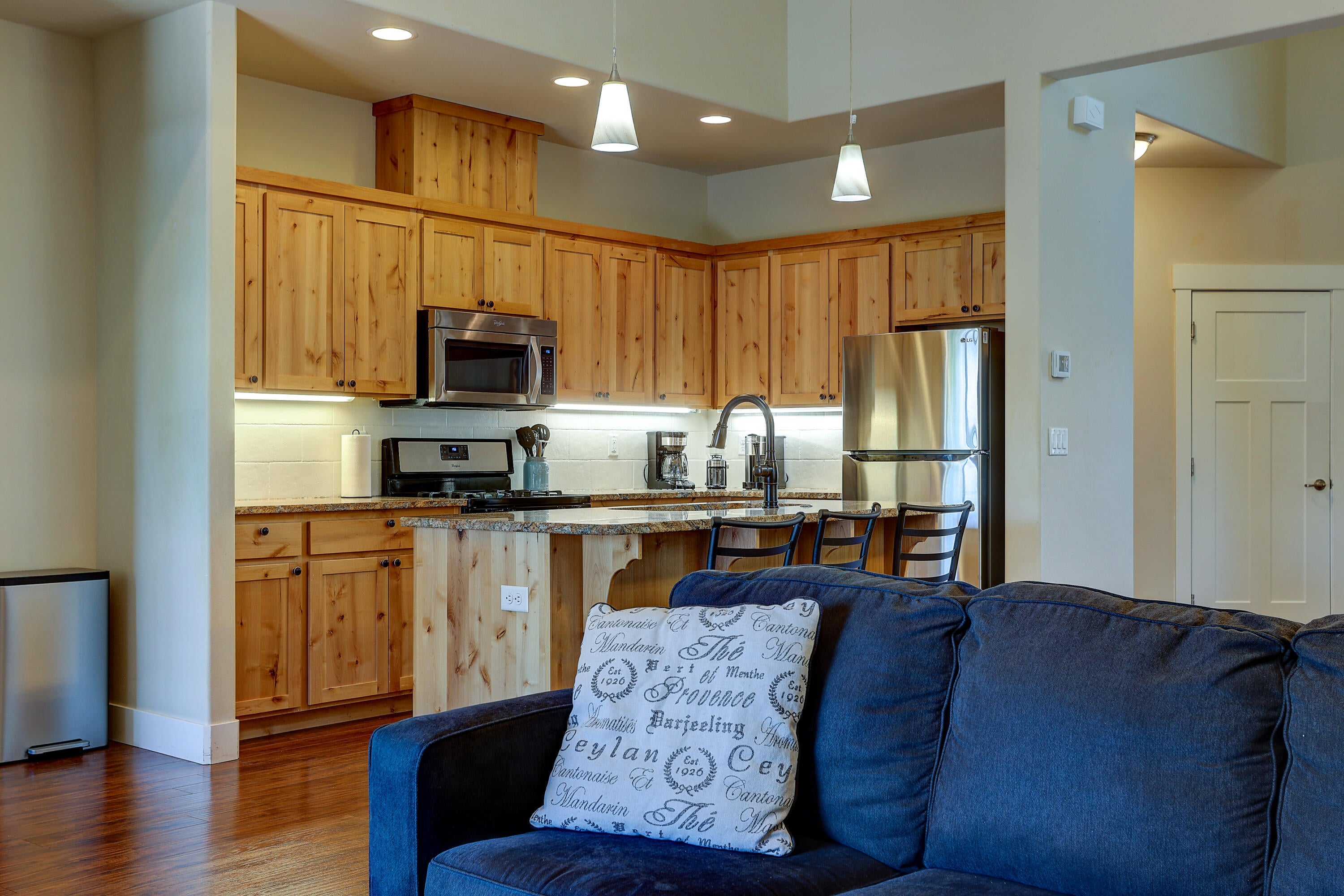 62509 Eagle Road Bend, OR 97701 - Photo 8 of 25 62509 Eagle Road-17