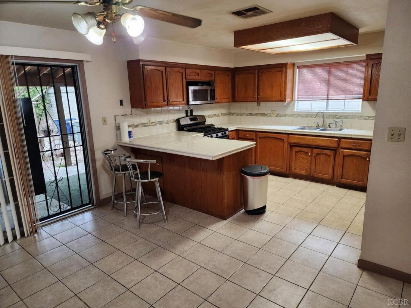 725 18th Place Delano, CA 93215 - Photo 8 of 16