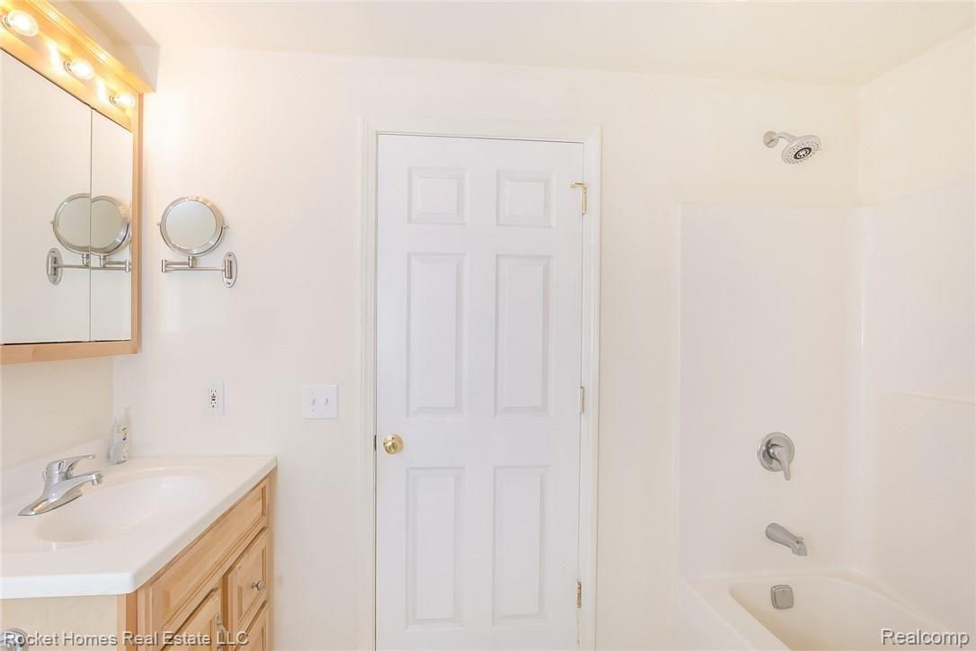 17301 Waterloo Road Chelsea, MI 48118 - Photo 18 of 28 028-Bathroom-4961022-medium.jpg