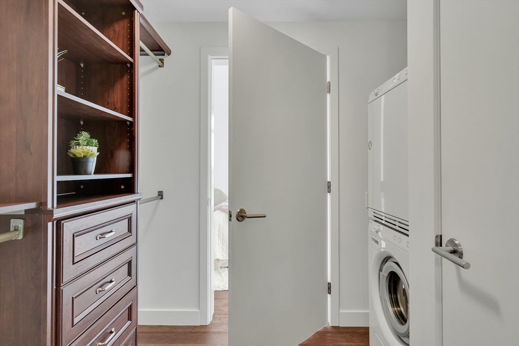 80 Fenwood Road, Unit 806 Boston, MA 02115 - Photo 5 of 9