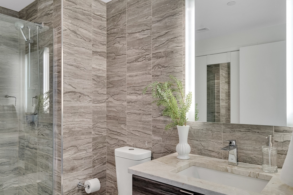 80 Fenwood Road, Unit 806 Boston, MA 02115 - Photo 6 of 9