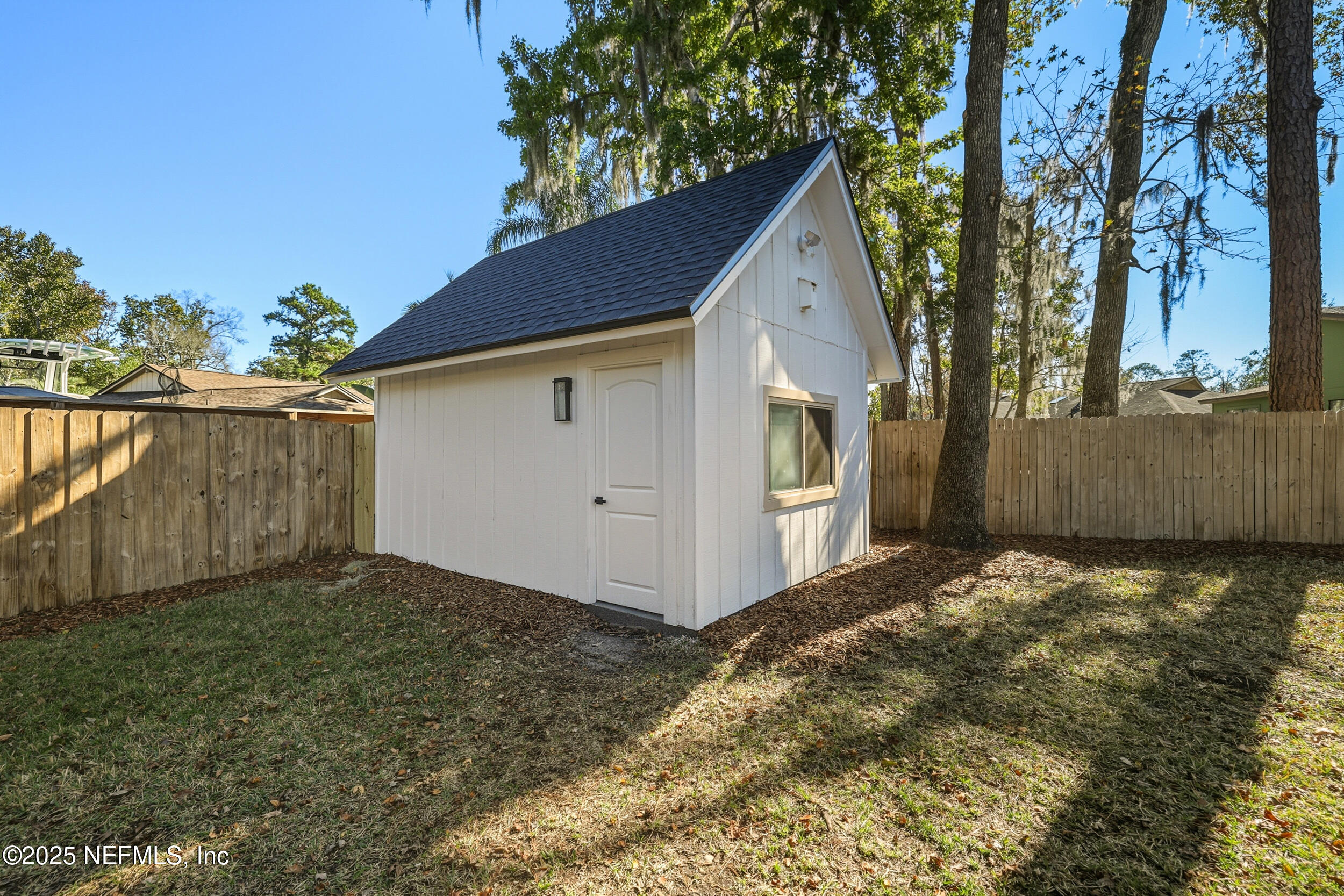 11455 Scott Mill Road Jacksonville, FL 32223 - Photo 13 of 46 a backyard of a house