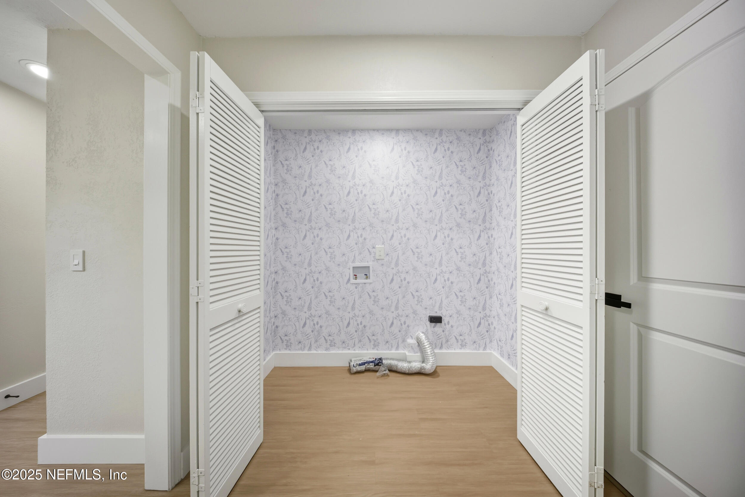 11455 Scott Mill Road Jacksonville, FL 32223 - Photo 42 of 46 a view of a livingroom with a bathroom