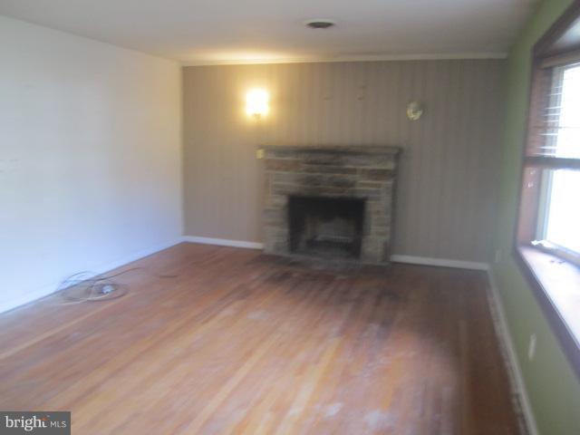 2418 Putnam Road Forest Hill, MD 21050 - Photo 4 of 30 Living Room