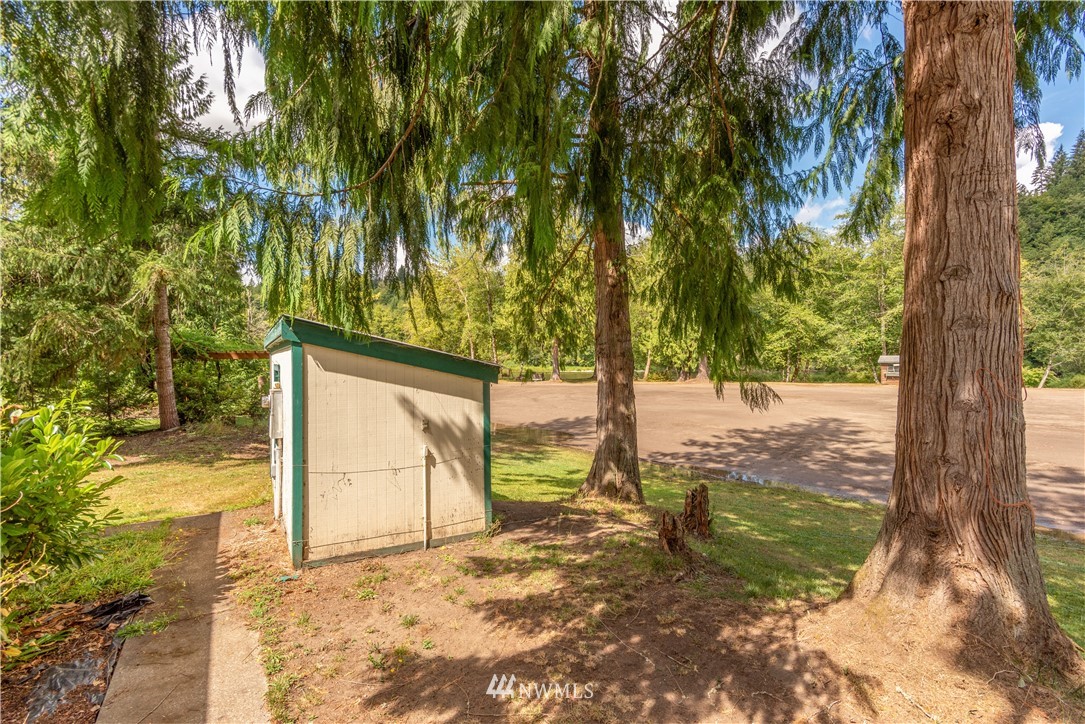 115 Island Road Toledo, WA 98591 - Photo 21 of 22 a view of a yard with wooden fence