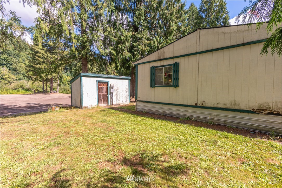 115 Island Road Toledo, WA 98591 - Photo 4 of 22 a backyard of a house