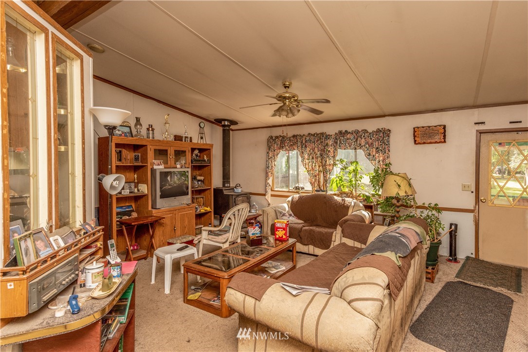 115 Island Road Toledo, WA 98591 - Photo 9 of 22 a very nice looking living room with furniture