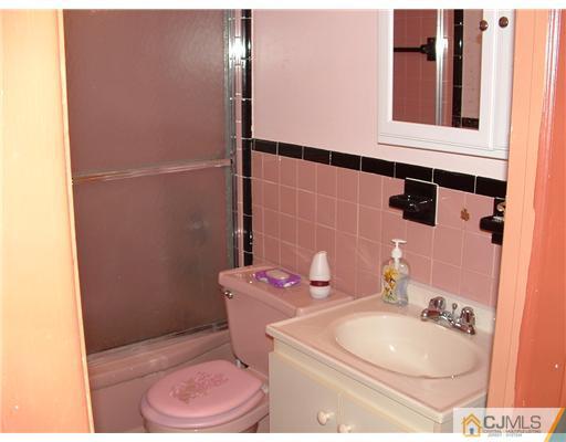 38 Roberts Road Somerset, NJ 08873 - Photo 19 of 25 Gallery Image 19