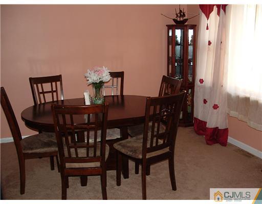 38 Roberts Road Somerset, NJ 08873 - Photo 5 of 25 Gallery Image 5