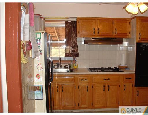 38 Roberts Road Somerset, NJ 08873 - Photo 6 of 25 Gallery Image 6