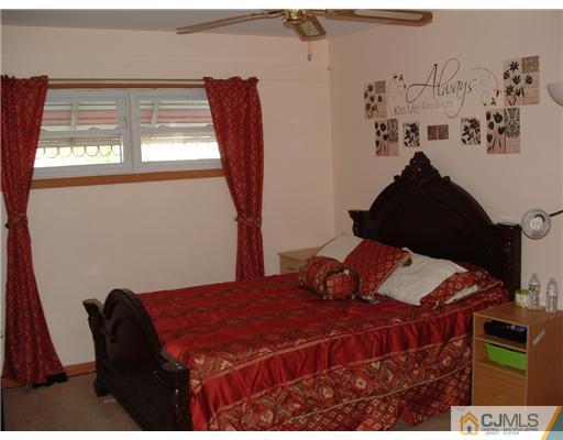 38 Roberts Road Somerset, NJ 08873 - Photo 9 of 25 Gallery Image 9