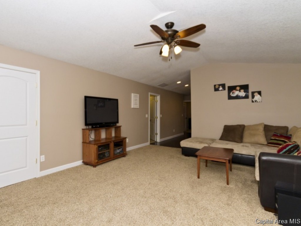 100 Post Road Virden, IL 62690 - Photo 13 of 23