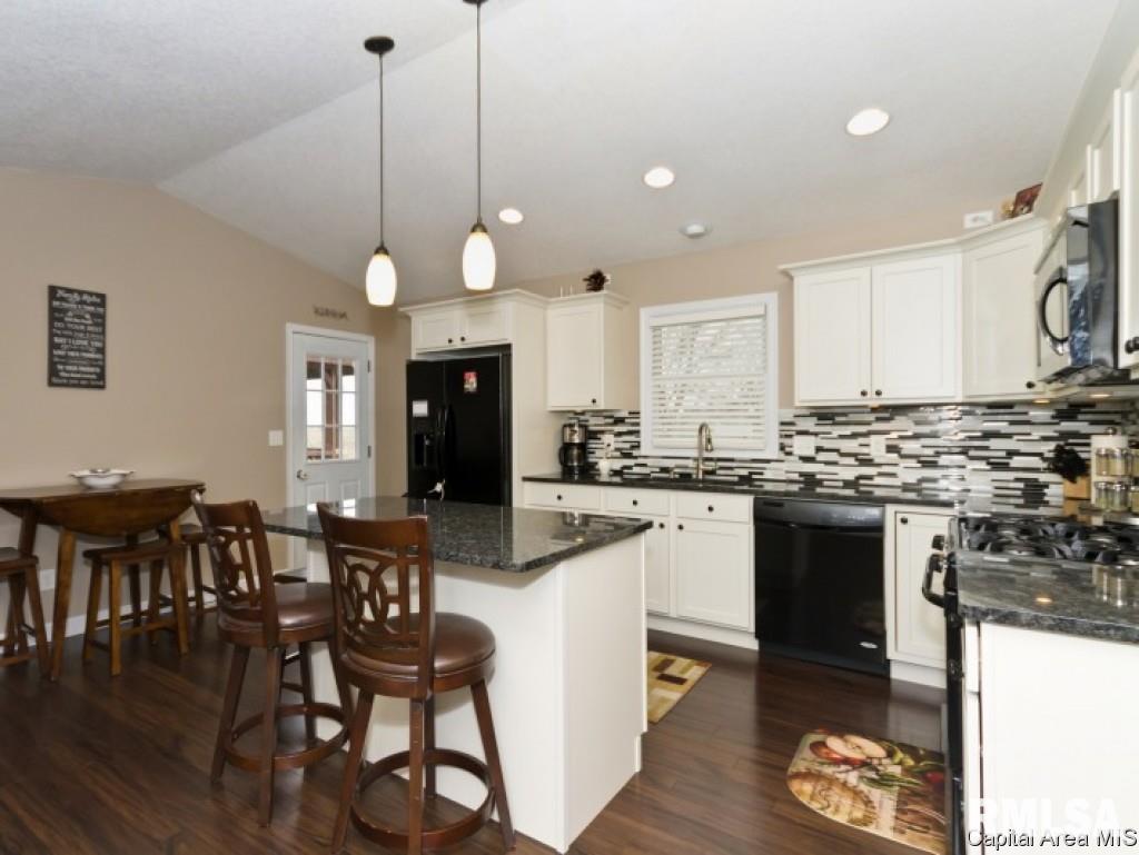 100 Post Road Virden, IL 62690 - Photo 7 of 23
