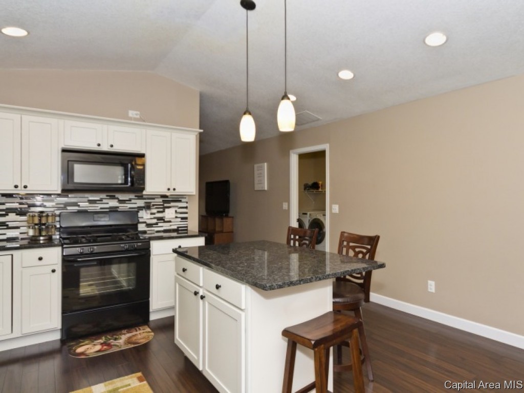 100 Post Road Virden, IL 62690 - Photo 8 of 23