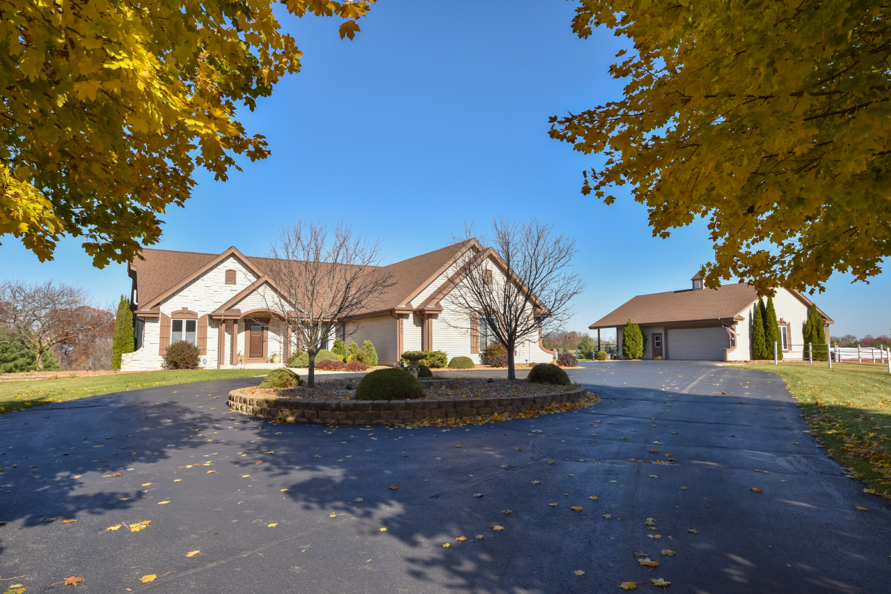 4942 Bridle Path Road Polk, WI 53076 - Photo 17 of 62 Circle Driveway