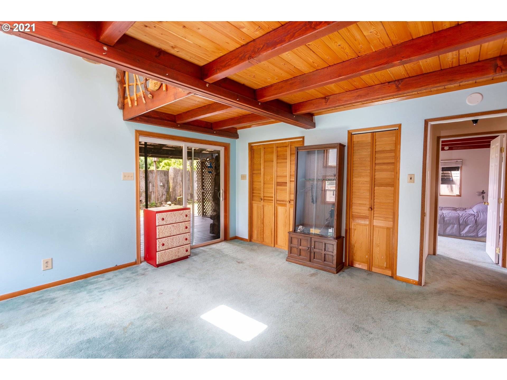 477 Southwest Hawthorn Road Estacada, OR 97023 - Photo 9 of 24 a view of an empty room with a window