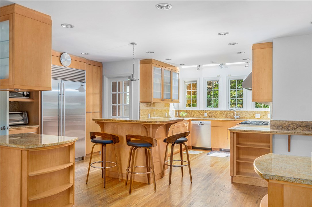 346 Rumstick Road Barrington, RI 02806 - Photo 6 of 26 Gallery Image 6