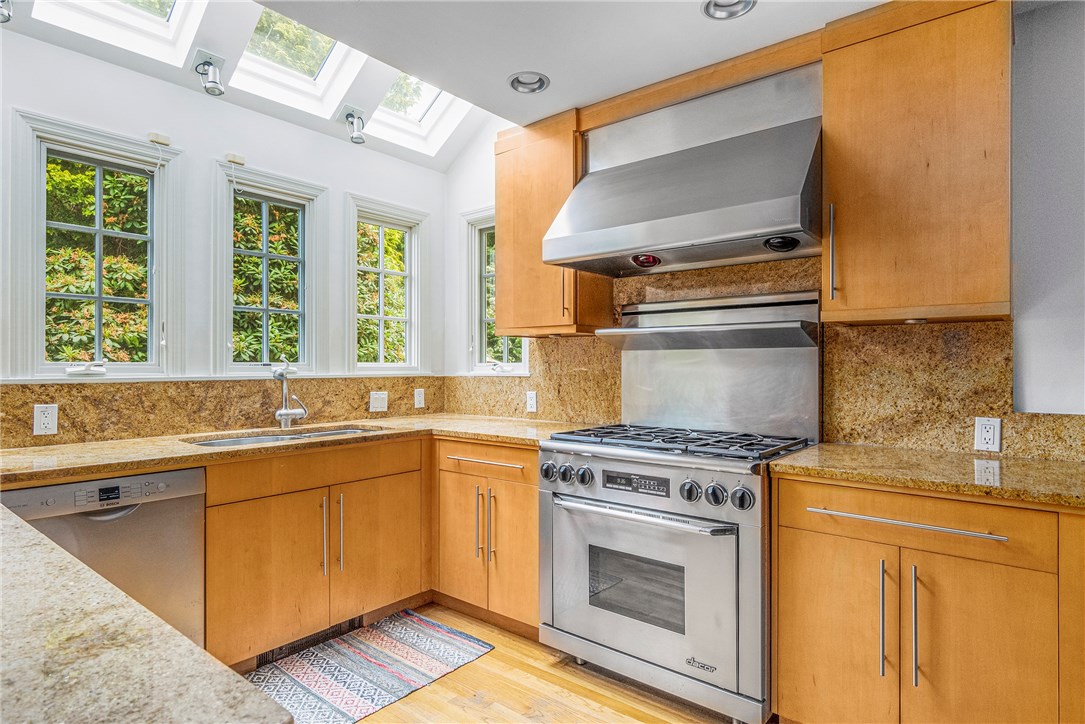 346 Rumstick Road Barrington, RI 02806 - Photo 9 of 26 Gallery Image 9