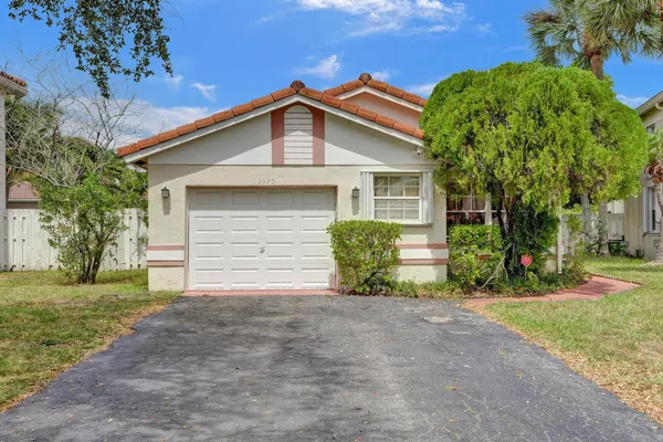 $590,000 | 13525 Northwest 5th Court, Plantation, FL 33325