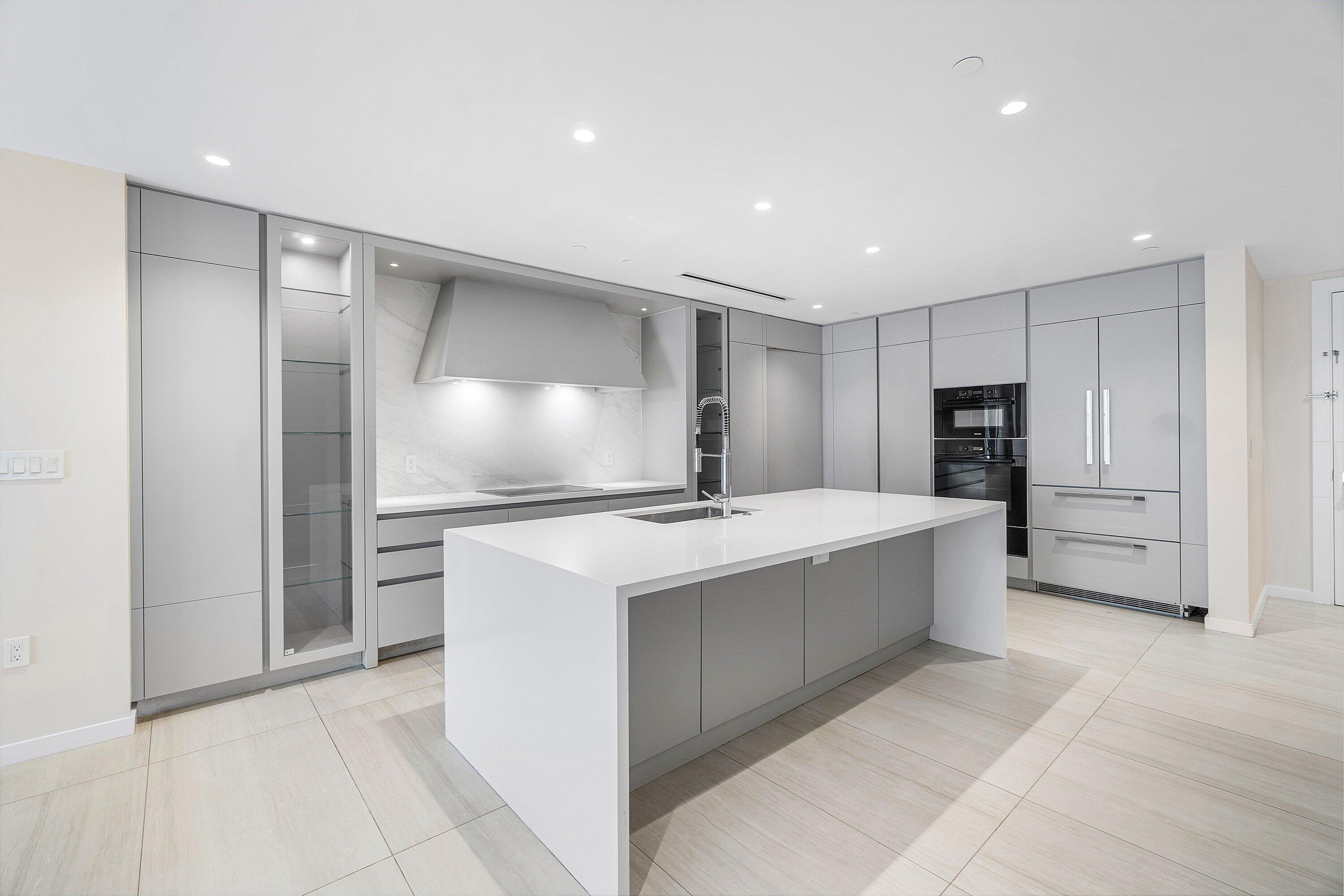 200 Southeast Mizner Boulevard, Unit 209 Boca Raton, FL 33432 - Photo 4 of 59 Kitchen