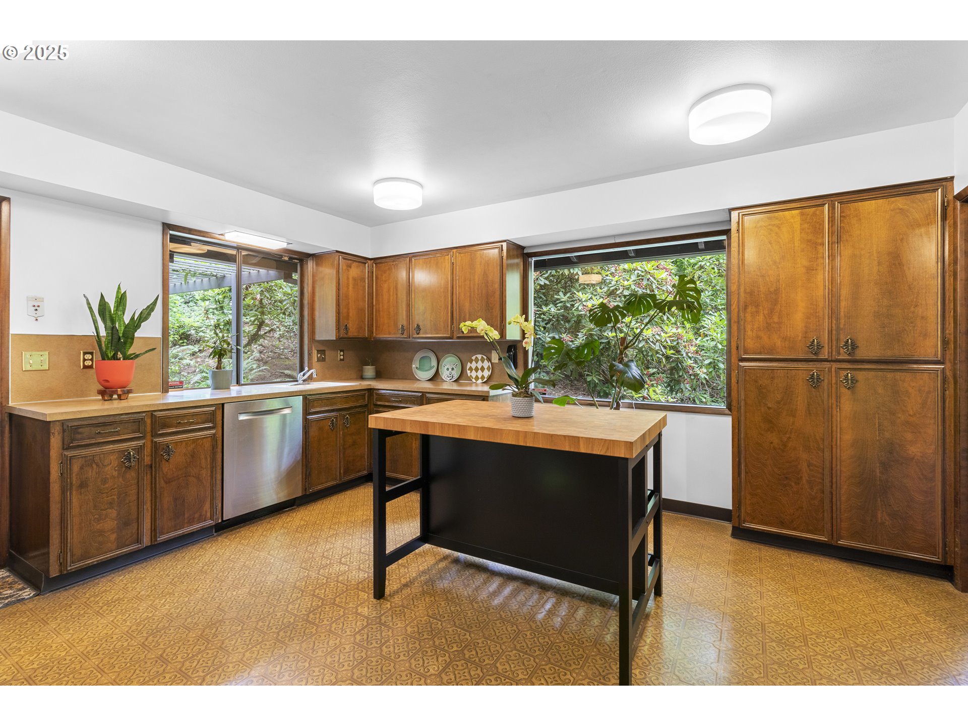 4940 Southwest Humphrey Park Road Portland, OR 97221 - Photo 14 of 40