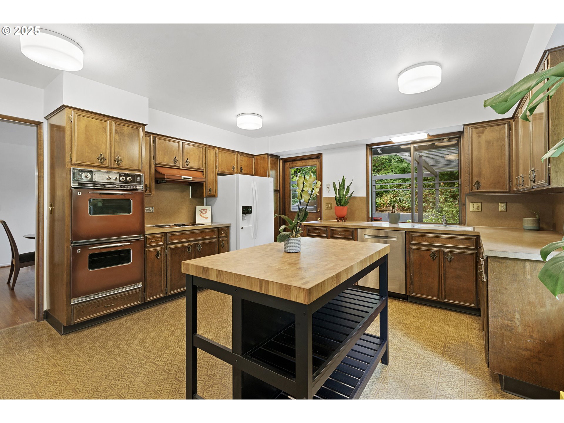 4940 Southwest Humphrey Park Road Portland, OR 97221 - Photo 15 of 40