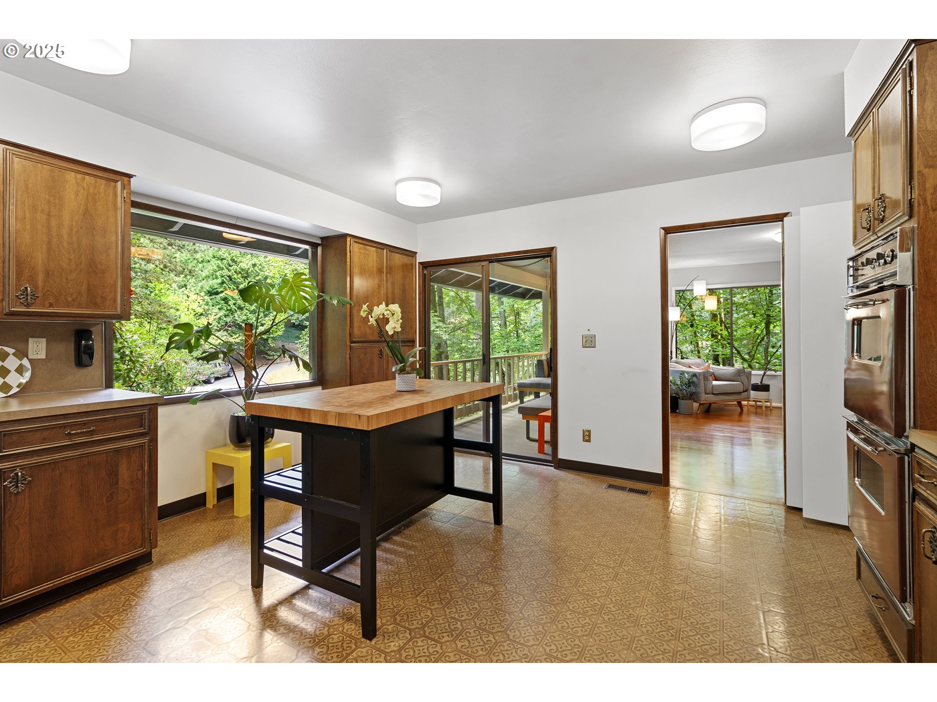 4940 Southwest Humphrey Park Road Portland, OR 97221 - Photo 16 of 40