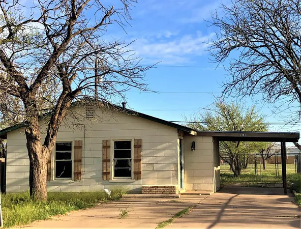 $700 | 2403 East 5th Street, Lubbock, TX 79403