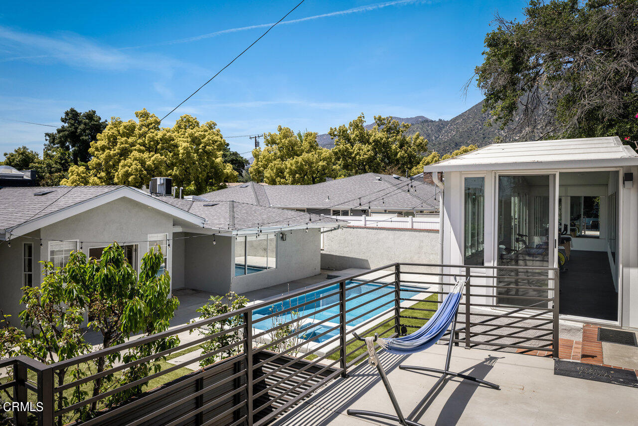 1260 Riviera Drive Pasadena, CA 91107 - Photo 20 of 28 a view of a chairs and table in the patio