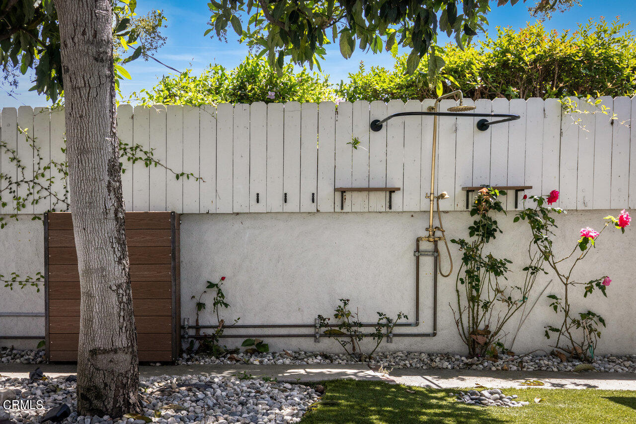 1260 Riviera Drive Pasadena, CA 91107 - Photo 25 of 28 a backyard of a house