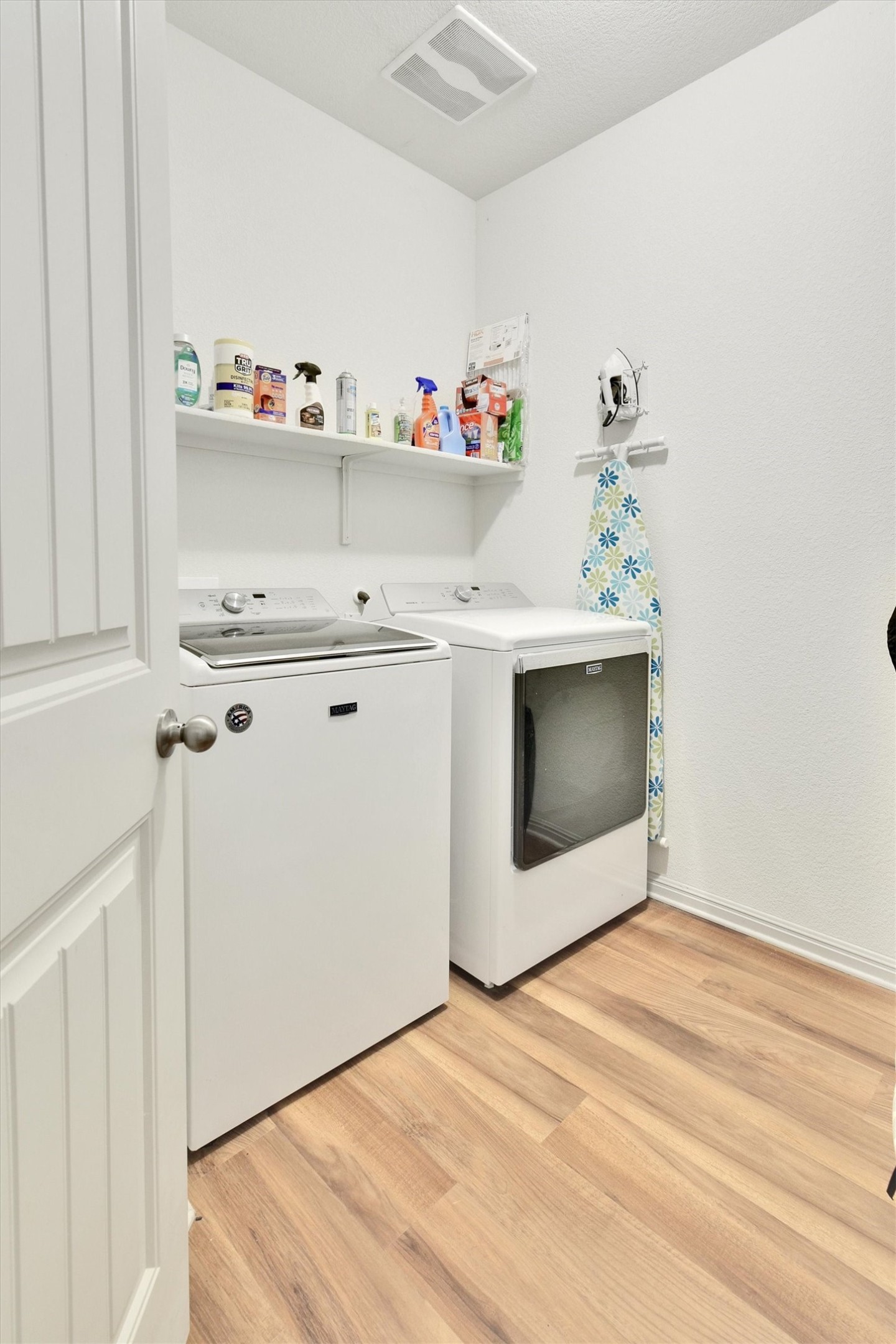 324 Shiner Lane Georgetown, TX 78626 - Photo 23 of 39 a utility room with washer and dryer