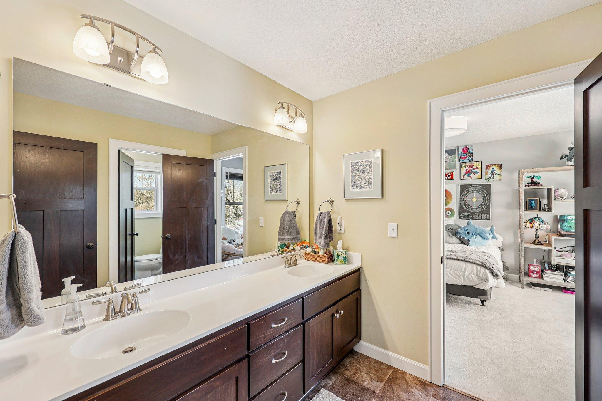 145 Cutacross Road Minneapolis, MN 55422 - Photo 18 of 35