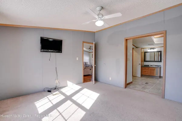 a view of livingroom with furniture