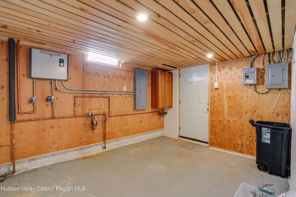 a view of a storage & utility room