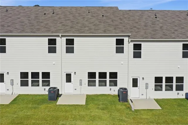 a view of house with backyard and porch