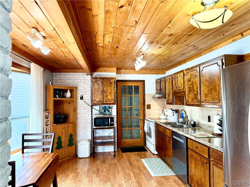 427 Van Roen Road Utica, NY 13502 - Photo 16 of 45