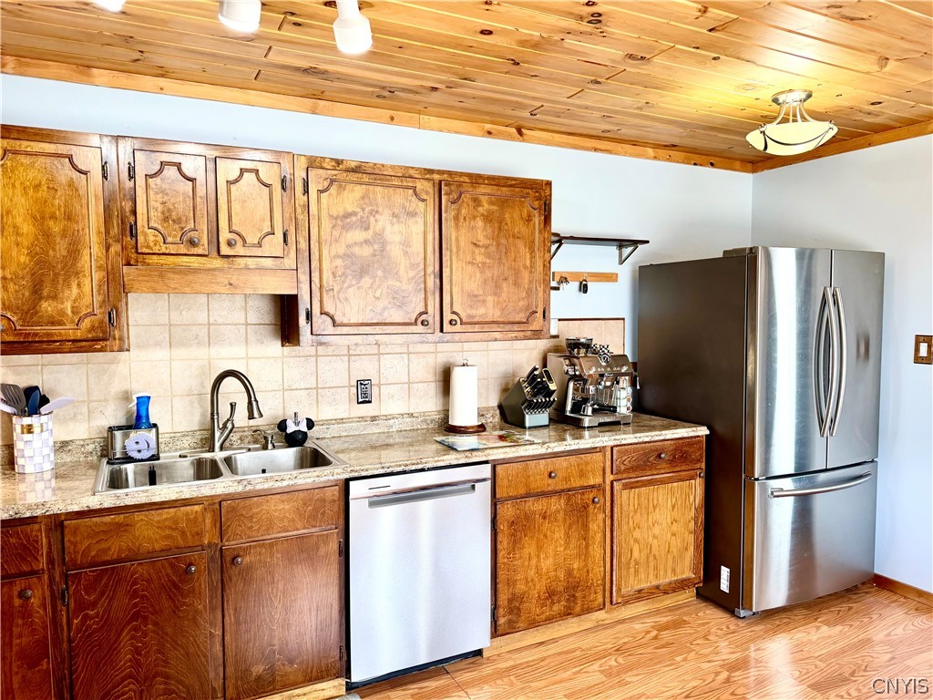 427 Van Roen Road Utica, NY 13502 - Photo 18 of 45