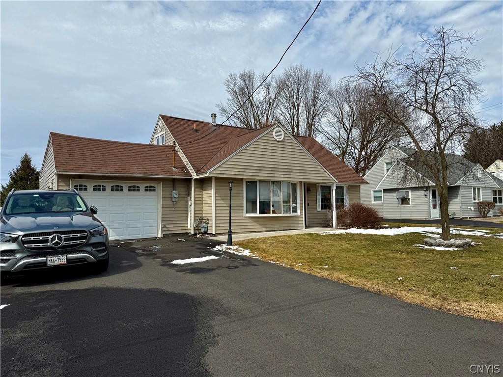 427 Van Roen Road Utica, NY 13502 - Photo 3 of 45