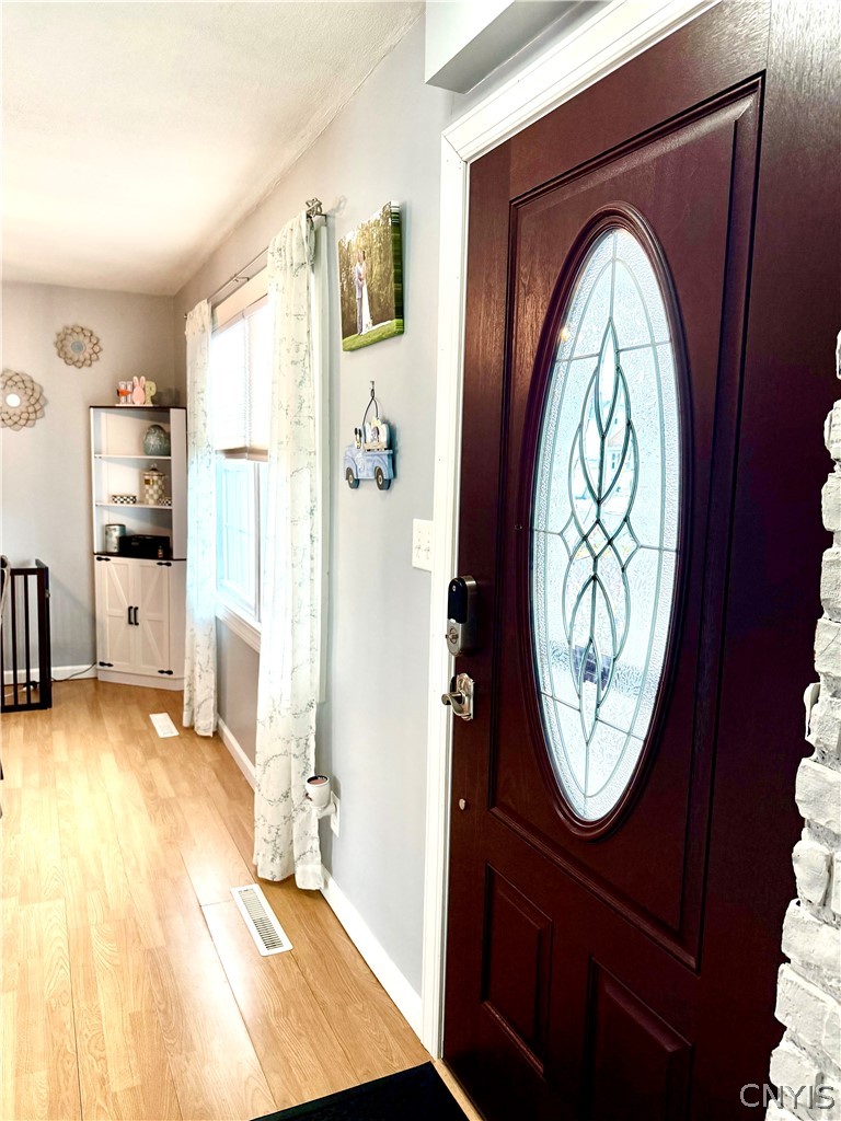 427 Van Roen Road Utica, NY 13502 - Photo 7 of 45