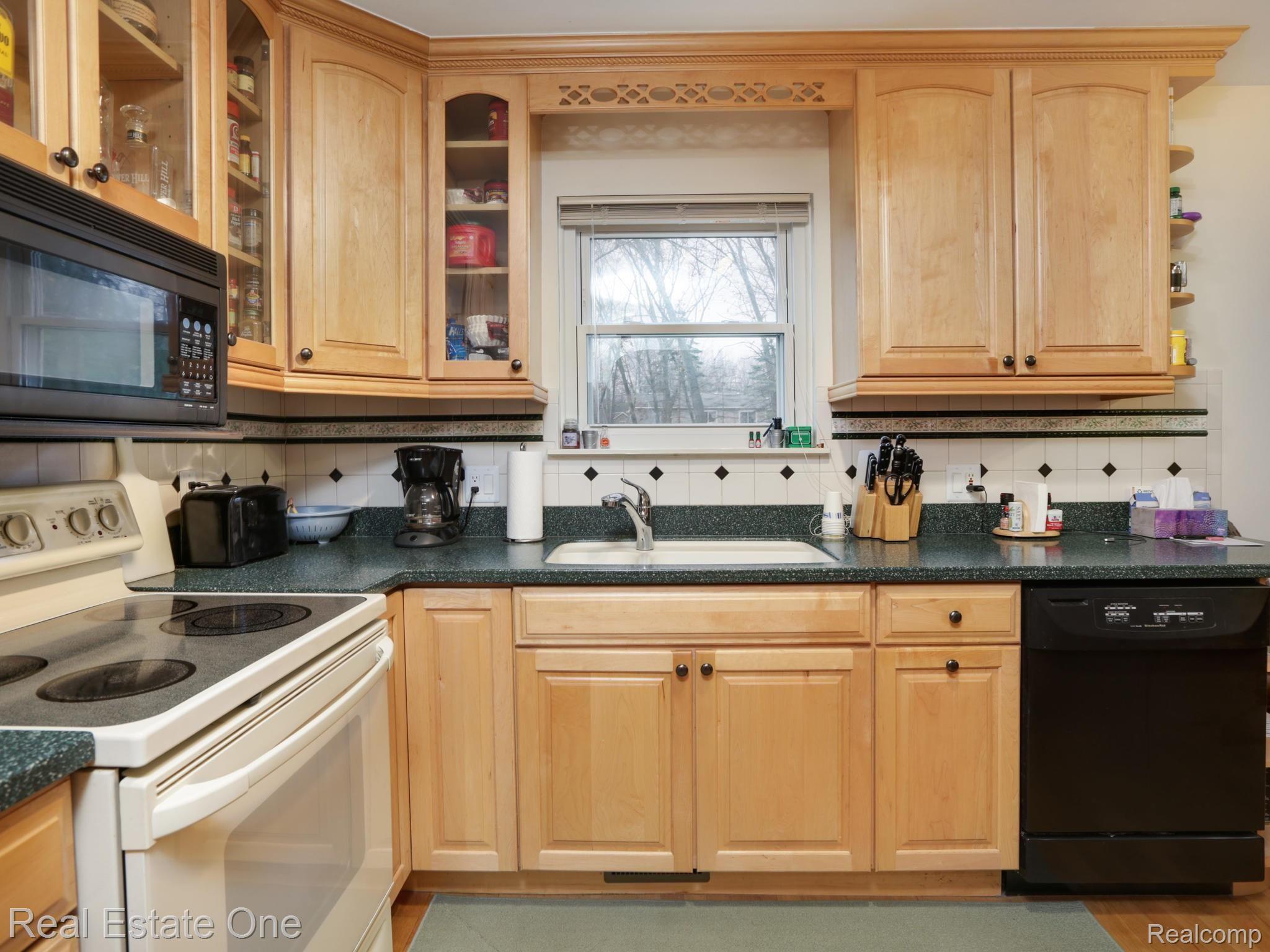 4455 Maybee Road Lake Orion, MI 48359 - Photo 11 of 26 4455 Maybee Rd Orion charter-006-012-4455 Maybee Rd0007-MLS_Size.jpg