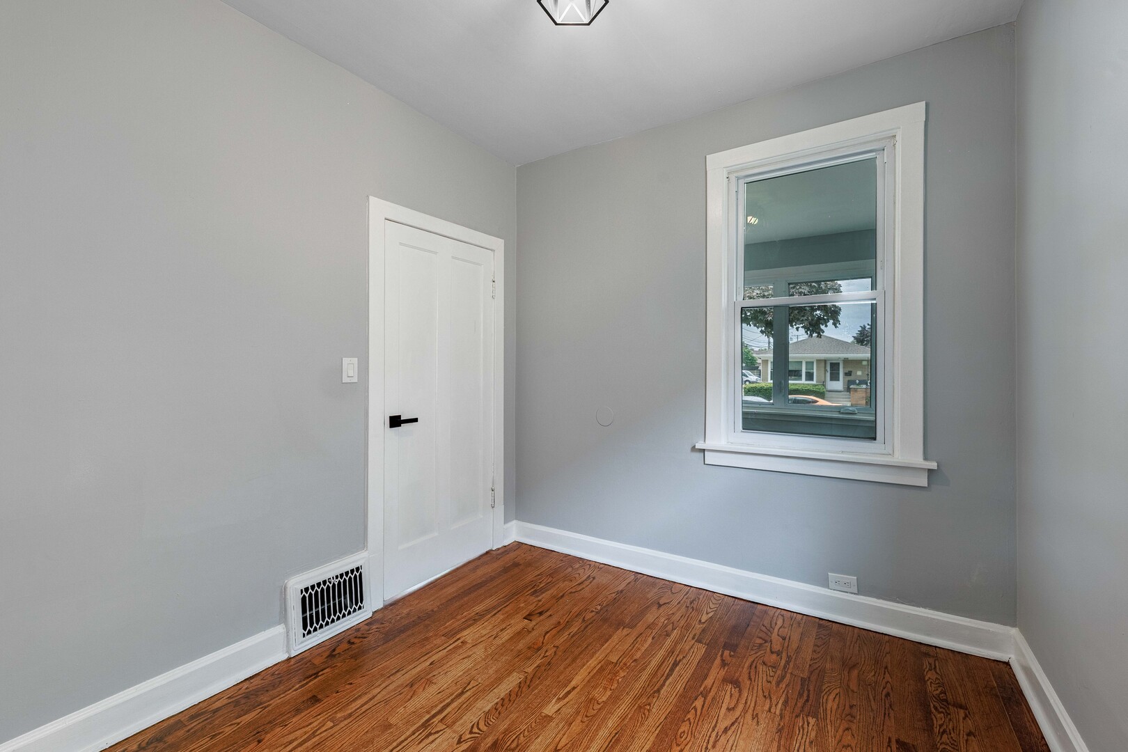 2527 Westover Avenue North Riverside, IL 60546 - Photo 15 of 35