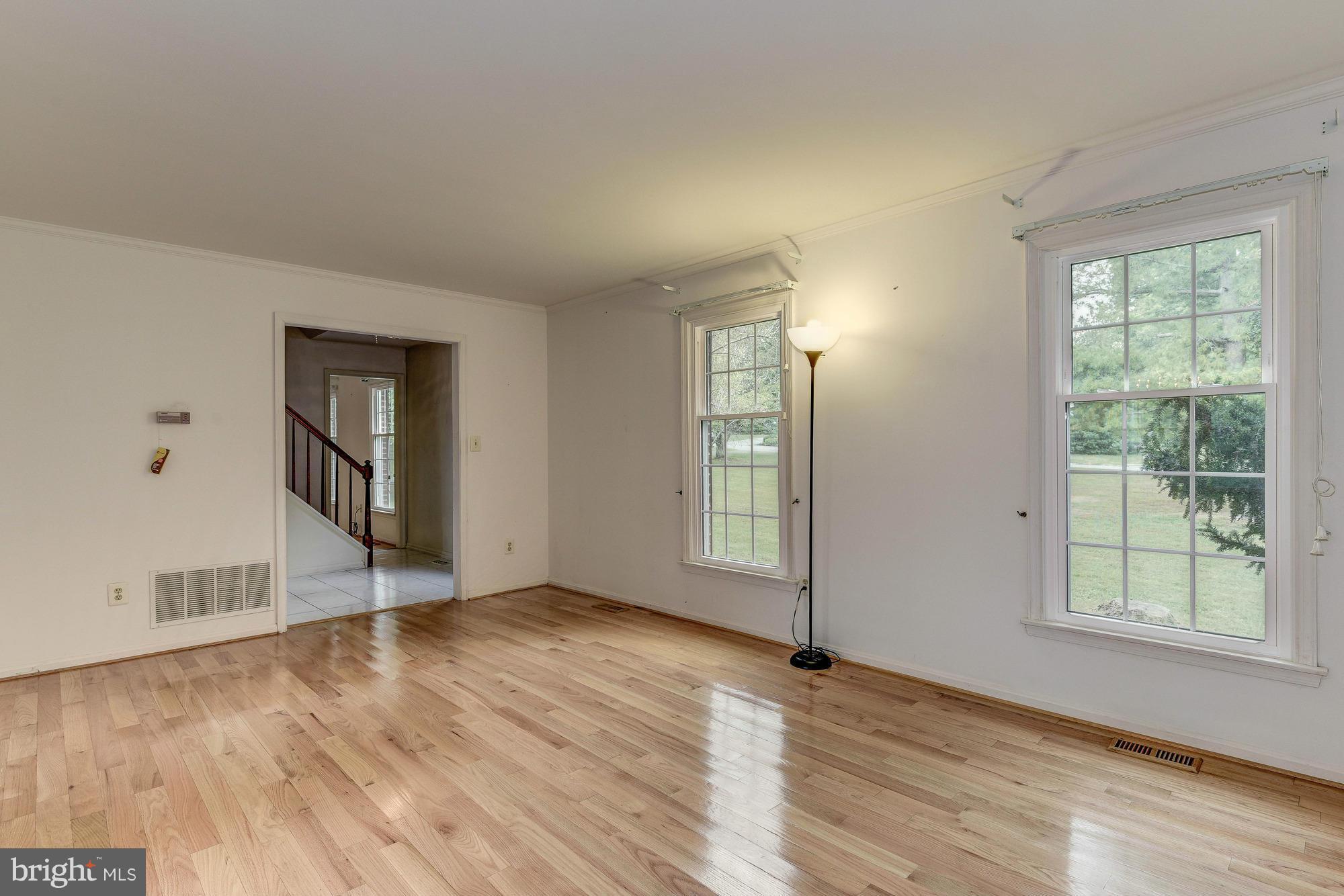 7371 Hallmark Road Clarksville, MD 21029 - Photo 3 of 26 Living Room