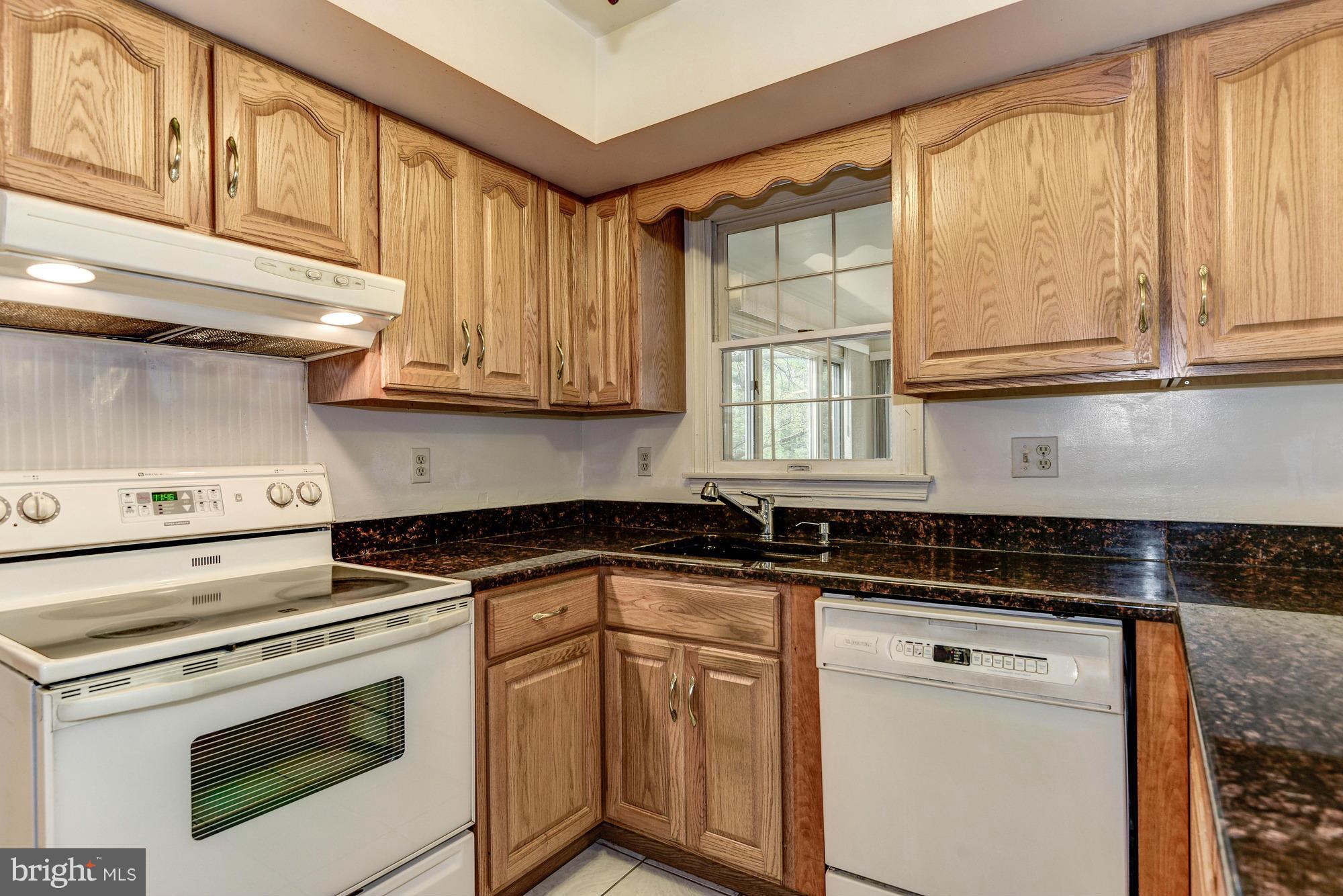 7371 Hallmark Road Clarksville, MD 21029 - Photo 9 of 26 Kitchen