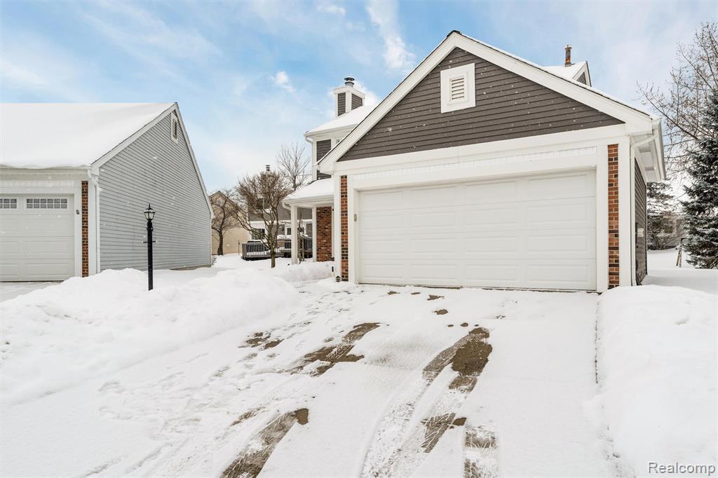 388 Huntington Court Rochester Hills, MI 48307 - Photo 2 of 37