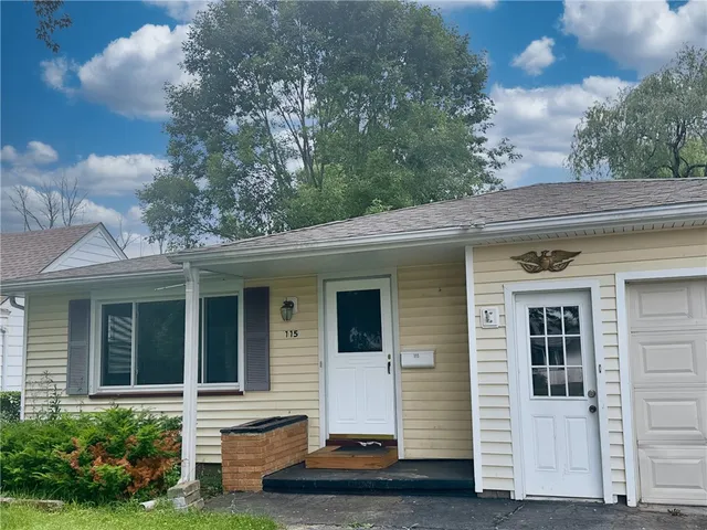 $2,295 | 115 Burben Way, Gates, NY 14624