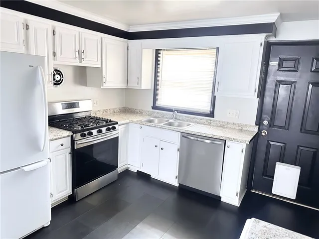 $2,295 | 115 Burben Way, Gates, NY 14624